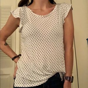 Patterned white/black ruffle sleeve tee NWOT